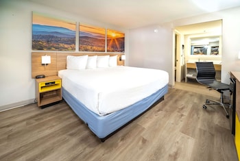 Standard Room, 1 King Bed, Non Smoking