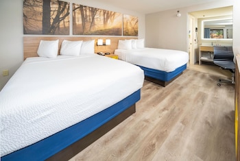 Standard Room, 2 Queen Beds, Non Smoking