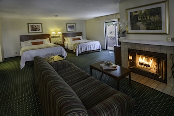 Traditional Studio Suite, 2 Queen Beds