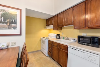 Traditional Studio Suite, 2 Queen Beds