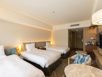 Deluxe Triple Room, Non Smoking (28-33F, Skyview floor)