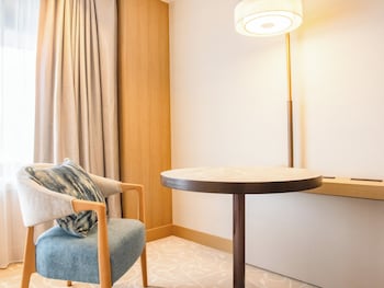 Deluxe Twin Room, Non Smoking (28-33F, Skyview floor)