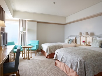 Twin Suite, Smoking