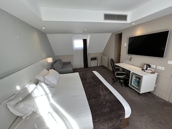 Standard Room, 1 King Bed