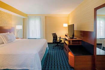 Room, 1 King Bed, Hearing Accessible (Roll-in Shower)