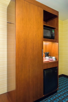 Room, 1 King Bed, Hearing Accessible (Roll-in Shower)