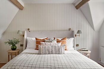 Room (The Lodge)