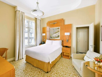 Superior Room, 1 Queen Bed (290sf, 27sm)
