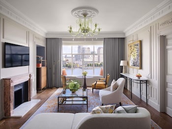 Grand Suite, 1 King Bed with Sofa bed, River View