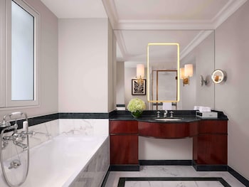 Luxury Room, 1 King Bed