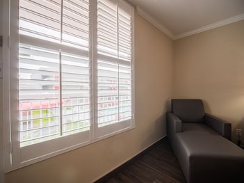 Junior Room, 1 King Bed