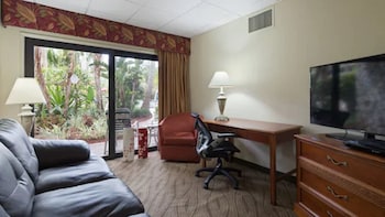 Suite, 1 King Bed, Non Smoking, Refrigerator & Microwave (Living Room)