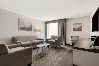 Suite, 1 King Bed with Sofa bed, Non Smoking, Refrigerator & Microwave