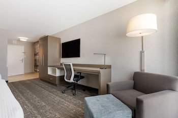 Standard Room, 2 Queen Beds, Mobility Accessible, Refrigerator & Microwave (Bathtub)