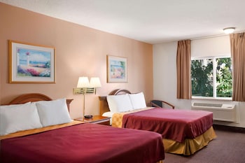 Room, 2 Queen Beds, Smoking