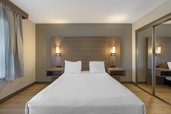 Standard Room, 1 Queen Bed, Accessible