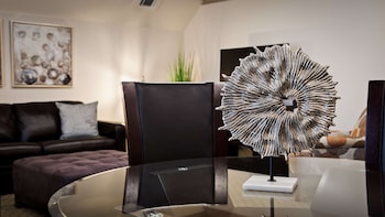 Suite, 1 King Bed, Non Smoking, Refrigerator & Microwave (Living Room;with Sofabed)