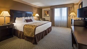 Standard Room, 1 King Bed, Non Smoking, Refrigerator & Microwave