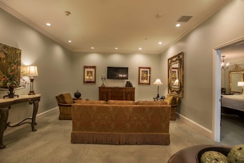 Suite (Interior)