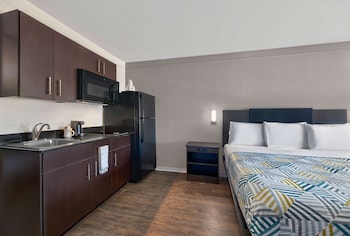 Standard Room, 1 King Bed, Smoking