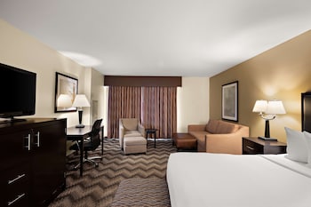 Standard Room, 1 King Bed, Accessible, Refrigerator & Microwave
