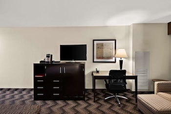Standard Room, 1 King Bed, Accessible, Refrigerator & Microwave