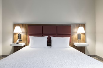 Suite, 1 King Bed, Accessible (Step-In Shower)
