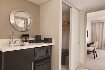 Suite, 1 King Bed, Accessible, Non Smoking
