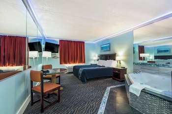 Room, 1 King Bed, Smoking, Jetted Tub