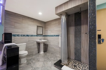 Room, 1 King Bed, Smoking, Jetted Tub