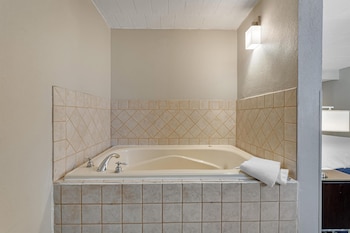Standard Room, 1 King Bed, Non Smoking, Jetted Tub