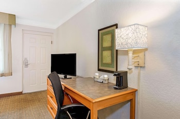Deluxe Room, 1 King Bed