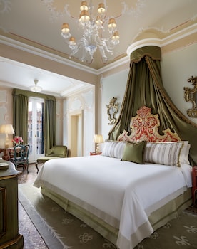 Landmark Room
