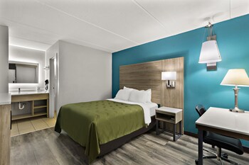 Standard Room, 1 Queen Bed