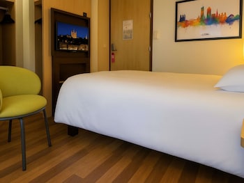 Comfort Room, 1 Double Bed, Courtyard View