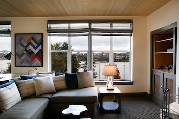 Suite (Mount Hood)