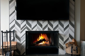 Suite (Mount Hood)