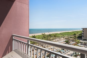 Suite, 2 Queen Beds, Pool View