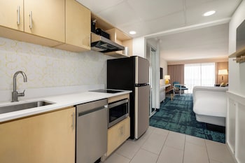 Suite, 2 Queen Beds, Accessible, City View (Communications)
