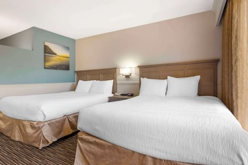Standard Room, 2 Queen Beds, Balcony, Ocean View