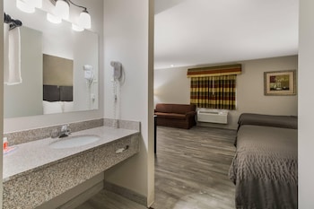 Suite, 2 Queen Beds, Non Smoking