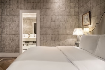 Junior Room, 1 King Bed