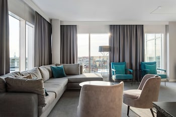 Exclusive Suite, 1 King Bed, Non Smoking (Larger Room)