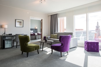 Exclusive Suite, 1 King Bed, Non Smoking (Larger Room)