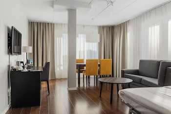 Junior Suite, 2 Twin Beds, Non Smoking (with Sofabed)
