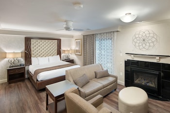 Suite, 1 King Bed, Non Smoking, Fireplace (Bunk beds)