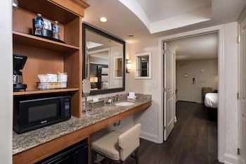 Suite, Multiple Beds, Accessible, Non Smoking