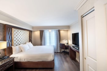 Suite, 1 King Bed, Non Smoking, Refrigerator & Microwave (with Sofabed)