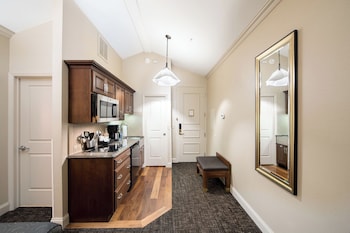 Suite, 1 King Bed, Non Smoking, Refrigerator & Microwave (with Sofabed)