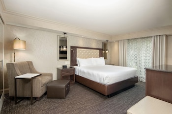 Suite, 1 King Bed, Non Smoking, Refrigerator & Microwave